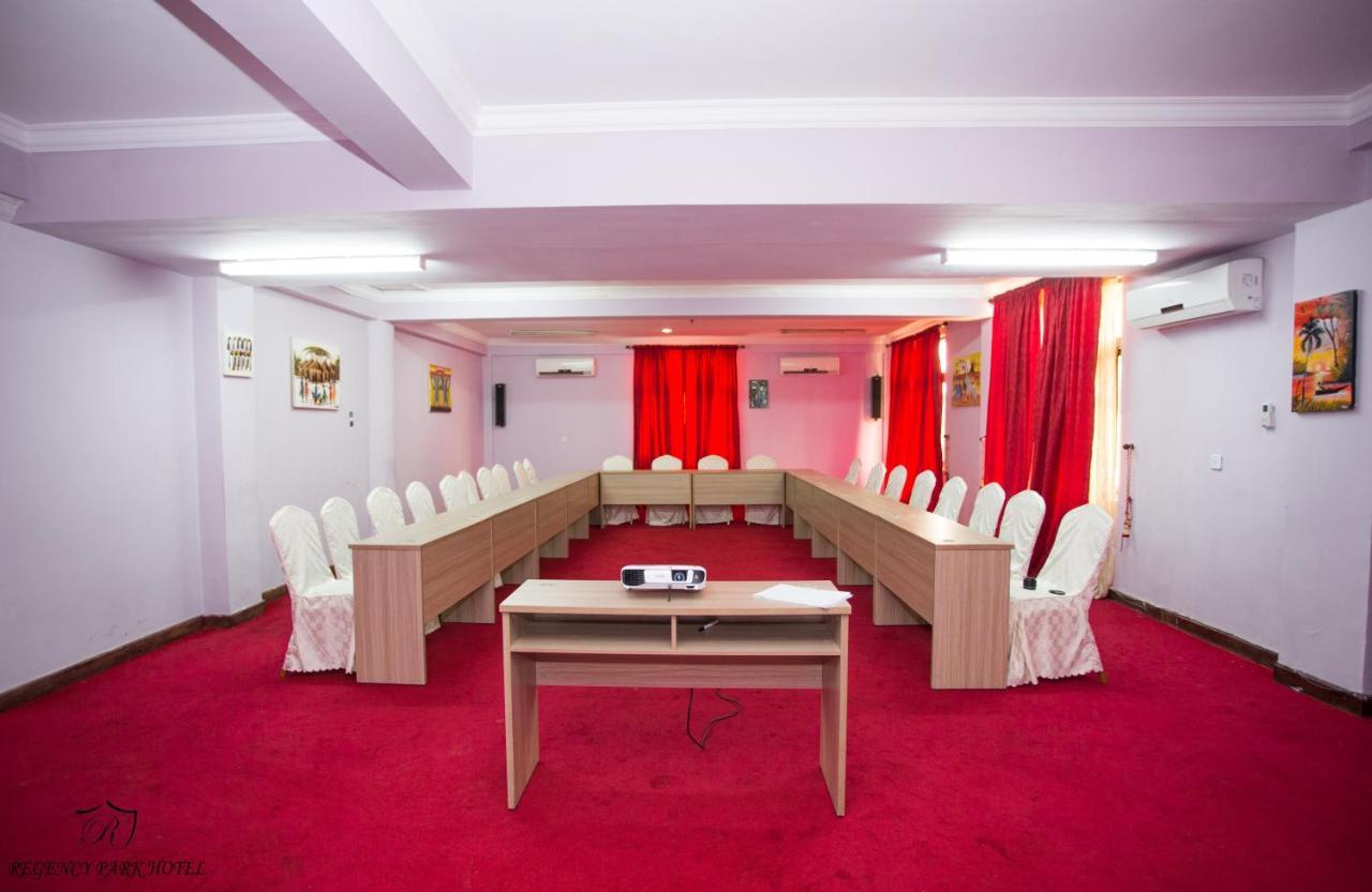 Regency Park Hotel Дар-эс-Саламе Экстерьер фото